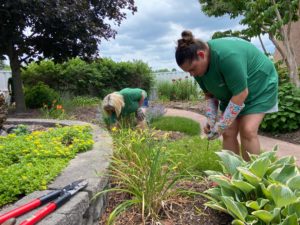 Volunteers from The National Bank of Indianapolis